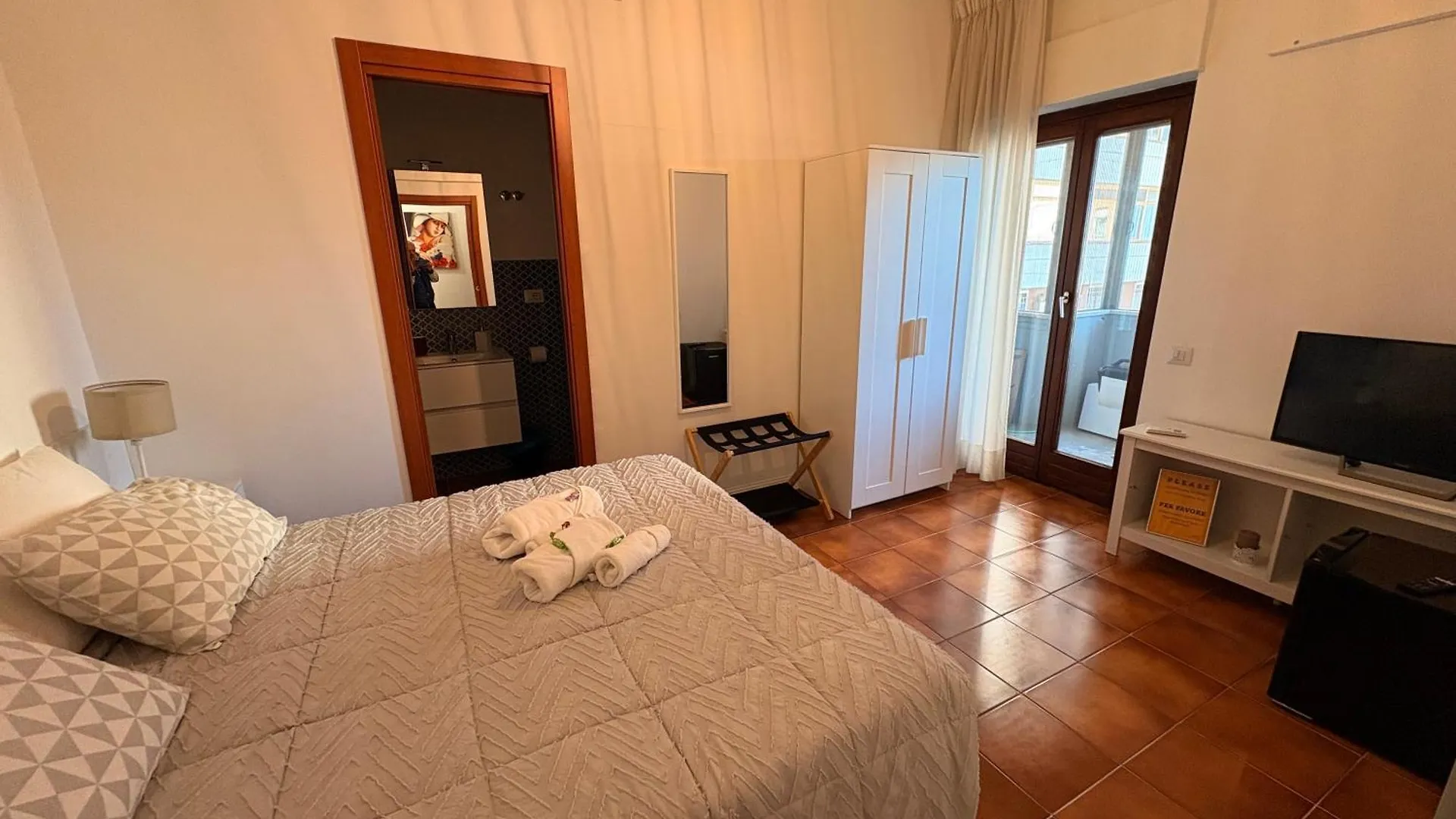 Aniene Home Roma 0*, רומא איטליה